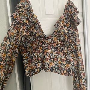 ***Zara** Off the shoulders rare ruffle crop top.